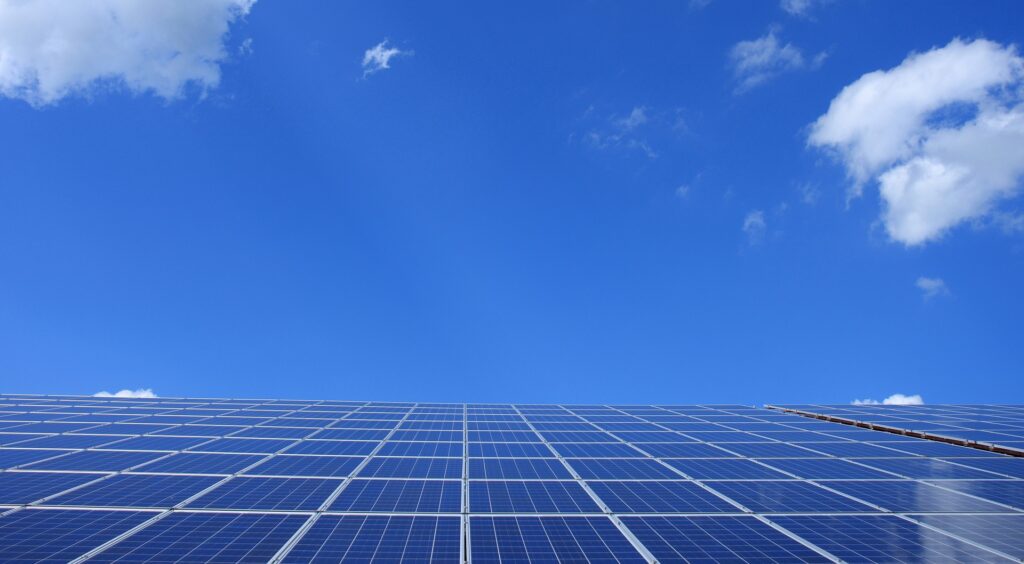 solar energy gb2255a9f0 1920 1024x564 - Photovoltaik im Winter: Wie das SOLARZENTRUM SCHWABEN auch in kalten Monaten effiziente Energieerzeugung gewährleistet